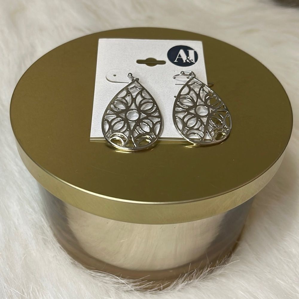 🎉 3/$20 🎉 A&I | Silver Teardrop Earrings